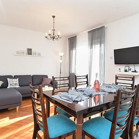 Apartman Anita 608 *